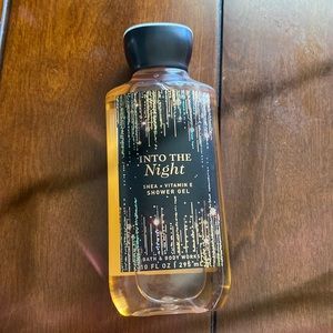 Bath & Body Works: Into The Night Shea + Vitamin E Shower Gel